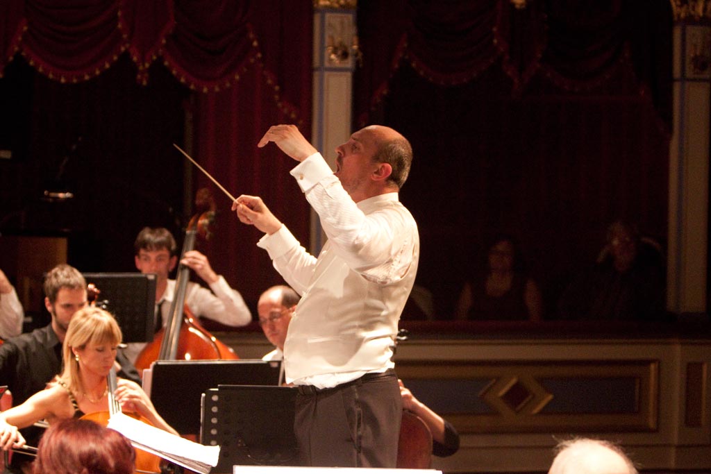 Conducting the Gala Opera Concert in HNK Osijek 2009